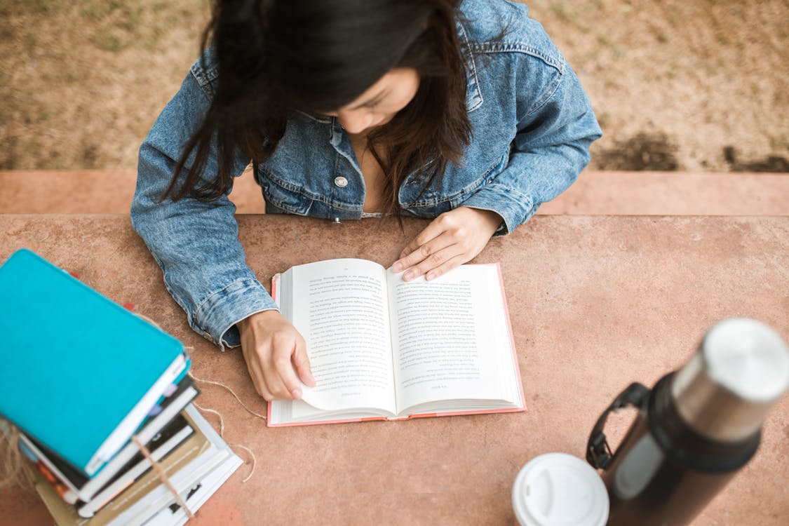 Ogni martedì della settimana, dalle 20.30 alle 22:30, per leggere insieme il libro 